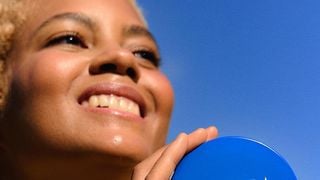 Miriam Arenas, farmacêutica espanhola: 'O creme Nivea da lata azul não serve para o rosto; é um creme superdenso e muito oclusivo, que não foi feito para tratar, mas sim para proteger'