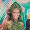 Look verde com recorte cavado e aplicações de cristais: Paolla Oliveira deixa corpo à mostra com fantasia impecável e ousada para receber título de Rainha de Bateria da Imperatriz Leopoldinense; veja fotos!
