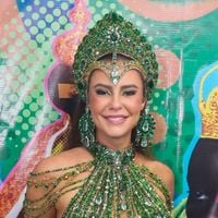 Look verde com recorte cavado e aplicações de cristais: Paolla Oliveira deixa corpo à mostra com fantasia impecável e ousada para receber título de Rainha de Bateria da Imperatriz Leopoldinense; veja fotos!