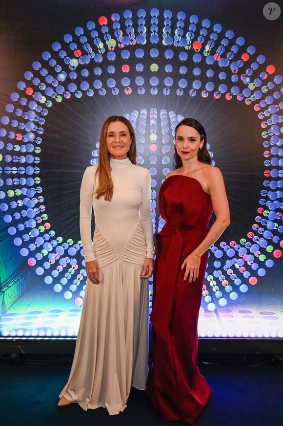 O retorno de Adriana Esteves e Débora Falabella como Carminha e Nina promete reacender uma das rivalidades mais famosas da teledramaturgia brasileira. Em 'Avenida Brasil 2', com estreia prevista para 2027, o reencontro das personagens desperta a curiosidade dos fãs sobre como estará a relação das duas anos depois dos acontecimentos da novela original