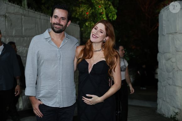 Grávida, Dani Calabresa prestigiou festa de Anitta com o marido