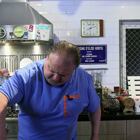 Acrescente um pouco de vinho branco para dar ainda mais sabor ao preparo