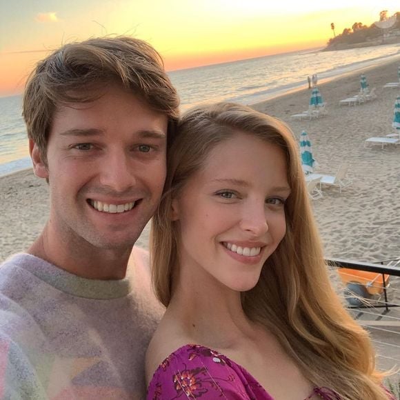 Apaixonado por exercícios físicos, ele caminha com a noiva todas as manhãs e não pula os treinos de força para manter seus músculos