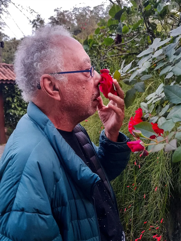 Internado em um hospital na Barra da Tijuca, na Zona Sudoeste do Rio, onde tratava problemas pulmonares e um quadro de enfisema