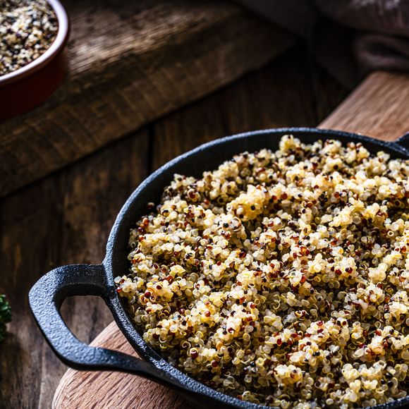 Quinoa é baratinha e pode ser encontrada em pacotes de até R$ 20 em supermercados