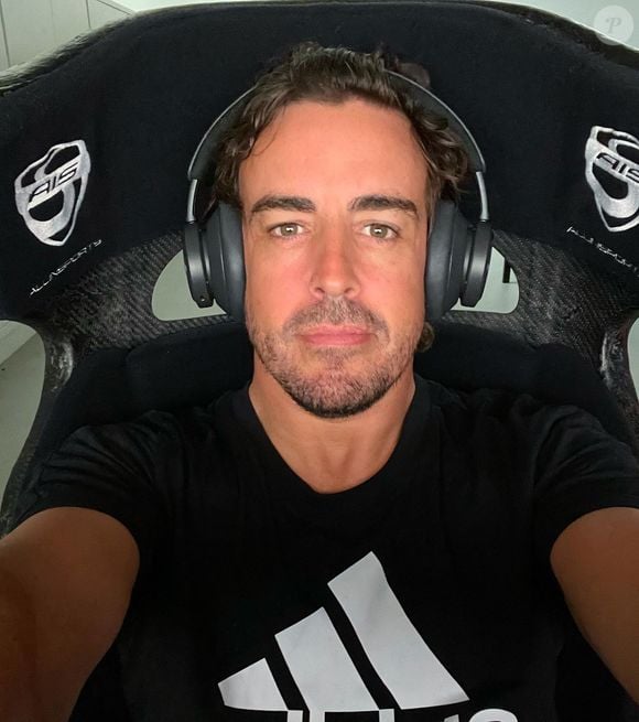 Fernando Alonso pediu à Aston Martin um salário de 40 milhões de euros por temporada, equivalente a R$ 235 milhões
