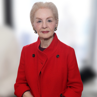 Carolina Herrera sabe o segredo: como dar um toque especial a qualquer look com saia midi ou calça larga neste Outono-Inverno