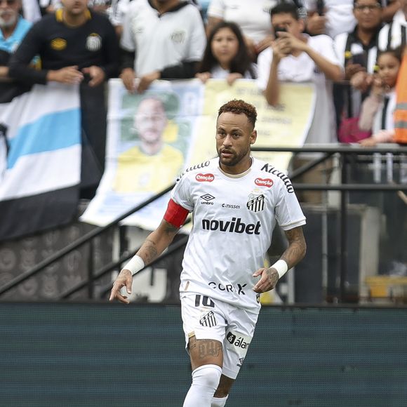 Neymar se machucou na partida Santos x Coritiba em 17 de maio de 2026
