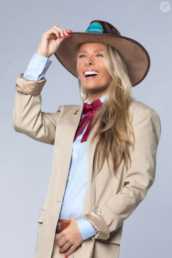 'A Fazenda 17': Adriane Galisteu tentou reduzir a pista de ouro sobre Infiltrados após tropeço. 'Eu acho que eu falei errado'