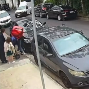 Assaltante também revirou a bolsa de Maria Prata