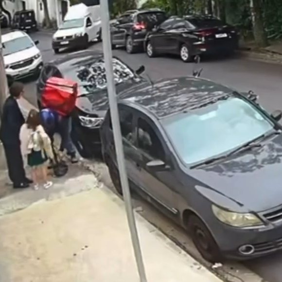 Assaltante também revirou a bolsa de Maria Prata