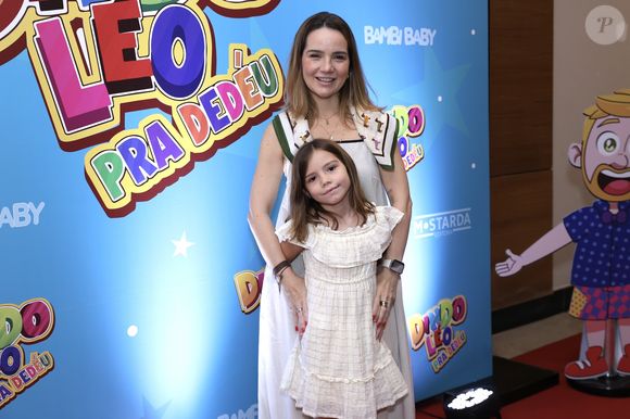 Atriz da novela 'Quatro por Quatro', Tatyane Goulart e a filha, Catarina, de 6 anos, chamaram atenção por semelhança em aparição rara em evento