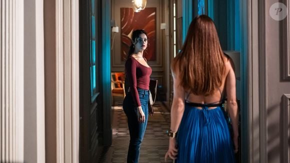 Gerluce (Sophie Charlotte) tem nova discussão com Arminda (Grazi Massafera) após se atrasar em consulta com a filha, Joélly (Alana Cabral), no capítulo da novela 'Três Graças' de quarta-feira, 5 de novembro de 2025