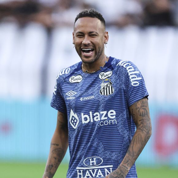 A assessoria de imprensa do jogador negou as alegações e afirmou que Neymar não tem qualquer envolvimento com a garota de programa.