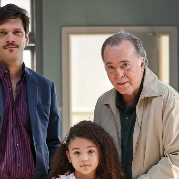 O que acontece com Sofia (Elis Cabral) em 'Dona de Mim'? Após morte de Abel (Tony Ramos), menina sofrerá nas mãos de Vanderson (Armando Babaioff)