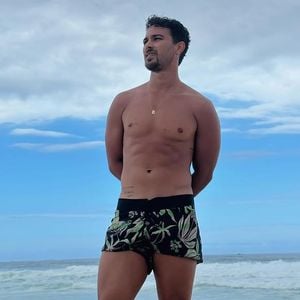 O volume no short de André Luiz Frambach levou internautas ao delírio