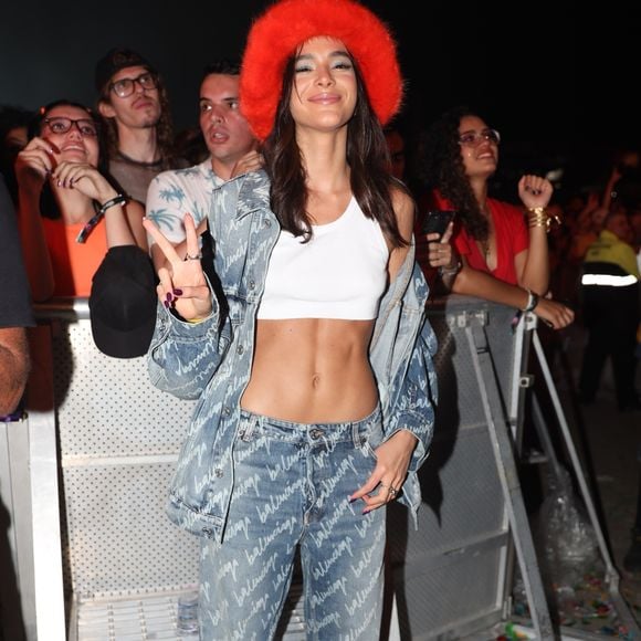 Bruna Marquezine revelou que terá show de Zeca Pagodinho pediu para que convidados não se atrasem