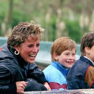 A morte de Princesa Diana, há quase três décadas, voltou a ser lembrada em meio ao distanciamento entre William e Harry; segundo o biógrafo Andrew Morton, ouvido pela People, ela provavelmente teria tentado atuar como mediadora entre os filhos