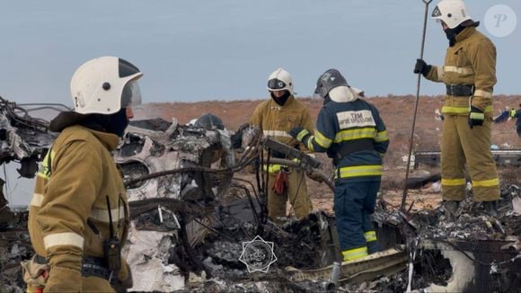 As circunstâncias que levaram à tragédia ainda estão sendo investigadas pelas autoridades competentes, mas relatos iniciais sugerem que a aeronave poderia ter colidido com um pássaro antes de forçar um pouso de emergência.