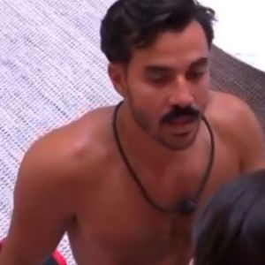 'BBB 25': Na sequência, Mateus disse: 'Posso falar uma parada? Porque toda vez que a gente conversa, você me interrompe várias vezes, é que você não percebe'.