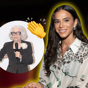 Bruna Marquezine exibe sorrisão e estilo casual chic para prestigiar Fernanda Montenegro em pré-estreia de 'Vitória'