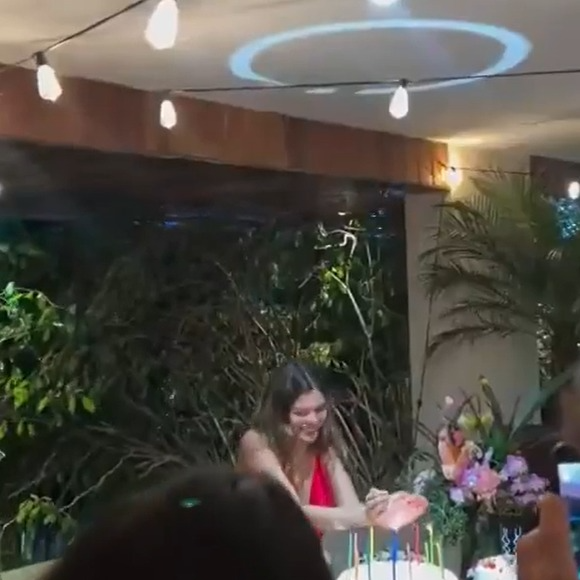 Luana Marquezine celebrou os 24 anos com Bruna Marquezine e Shawn Mendes entre os convidados da festa intimista realizada no Rio