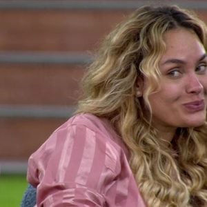 De 'A Espiã' do BBB 21 ao retorno no “BBB 26”, Sarah reaparece mais madura e disposta a viver uma experiência diferente no reality