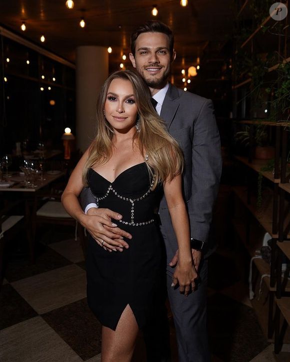 Carla Diaz e Felipe Becari engataram o namoro em 2021, ficaram noivos em 2022, se separaram e retomaram em 2023, mas podem ter se separado de novo
