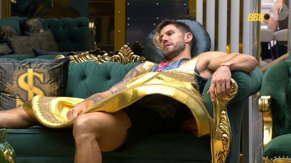 Jonas precisou se vestir de sino para cumprir o Castigo do Monstro