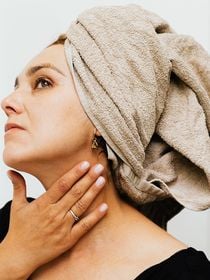 O pescoço envelhece duas vezes mais rápido que o rosto: aqui estão 5 produtos para ajudar você a recuperar o atraso