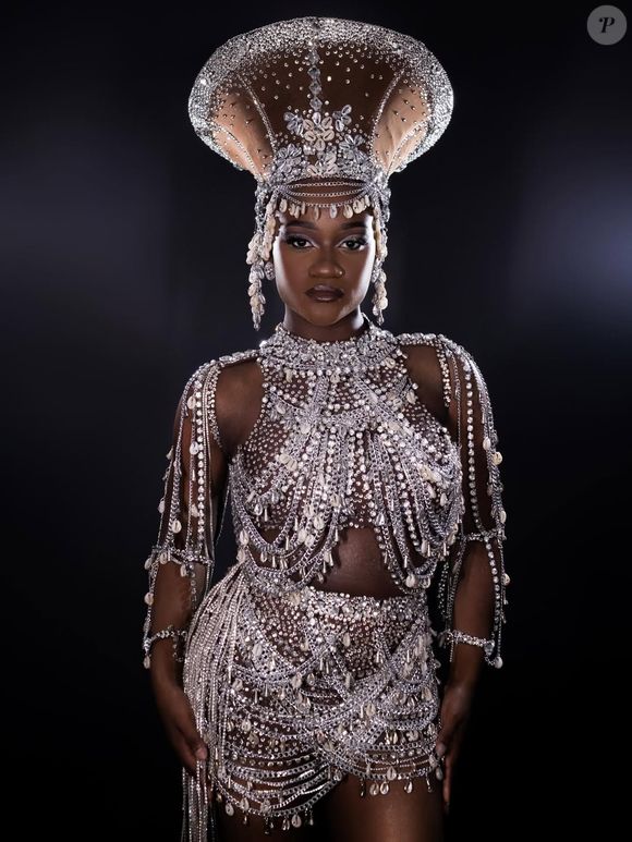 A passagem de Lorena Raissa grávida pela avenida entrou para a história da Beija-Flor