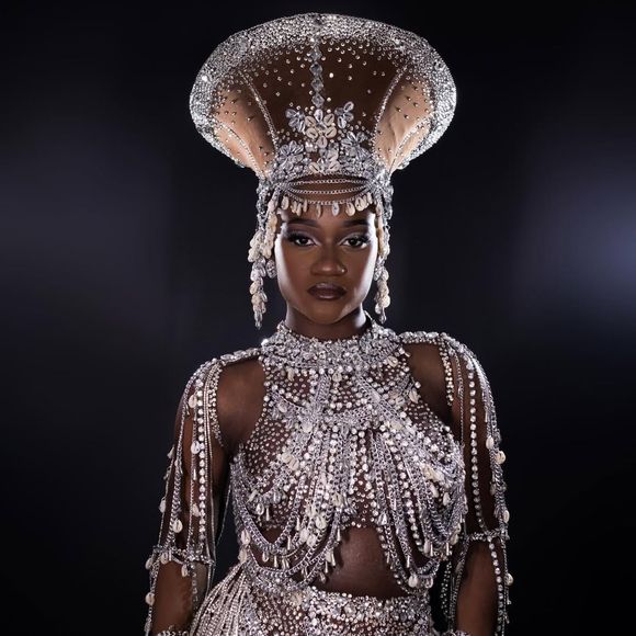 A passagem de Lorena Raissa grávida pela avenida entrou para a história da Beija-Flor