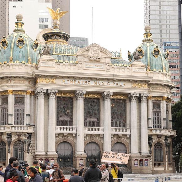 Velório de Preta Gil aconteceu no Theatro Municipal na última sexta-feira (25), diante de uma multidão