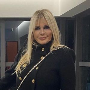 A mansão à venda de Monique Evans em Alphaville: 'sala íntima', suíte master com hidromassagem, área gourmet e mais por R$ 2,9 mi