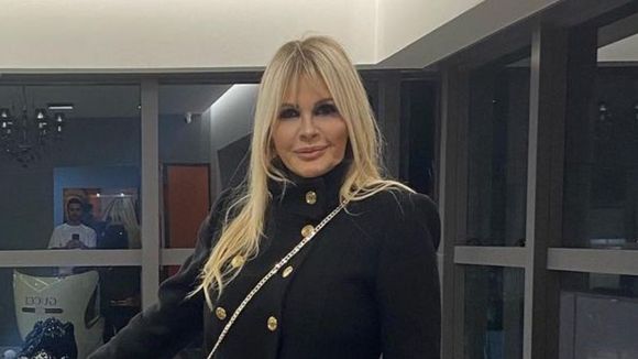 A mansão à venda de Monique Evans em Alphaville: 'sala íntima', suíte master com hidromassagem, área gourmet e mais por R$ 2,9 mi