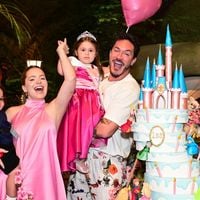 Bolo torto de 10 andares e Lua vestida de Cinderela: Viih Tube e Eliezer comemoram 3 anos da filha com festa super luxuosa em São Paulo. 20 fotos dos looks e decoração!