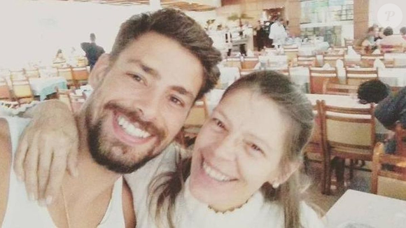 Cauã Reymond contou que sofreu preconceito durante a infância e a adolescência pelo fato de sua mãe viver com HIV.