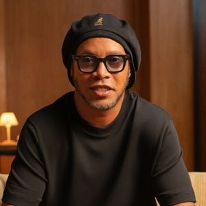 Segundo relatos, diversas famílias pagaram para que os filhos tivessem um encontro com os dolos do futebol, mas acabaram deixando o local frustradas e revoltadas.