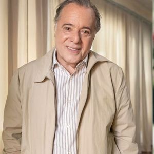 Abel (Tony Ramos) ou Vanderson (Armando Babaioff) : um dos dois fica com a guarda de Sofia (Elis Cabral) na novela Dona de Mim