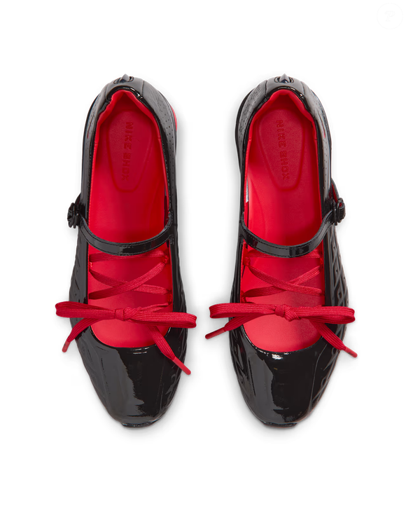 O detalhe de laço é um dos elementos que fazem os Shox Z Calistra x LABELHOOD lembrarem uma sapatilha e ganharem um toque romântico