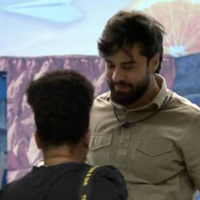 ‘BBB 26': Paulo Augusto é acusado de racismo após pergunta polêmica para Milena. 'Achou que fosse funcionária'