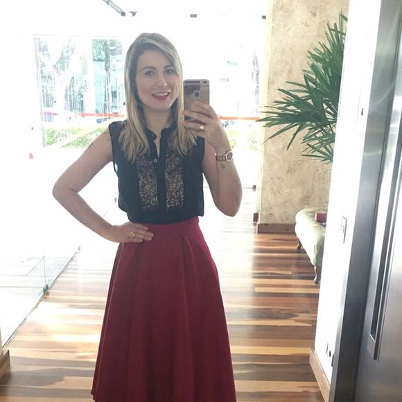 Além dos vestidos, Andressa Urach também passou a apostar em um visual mais natural