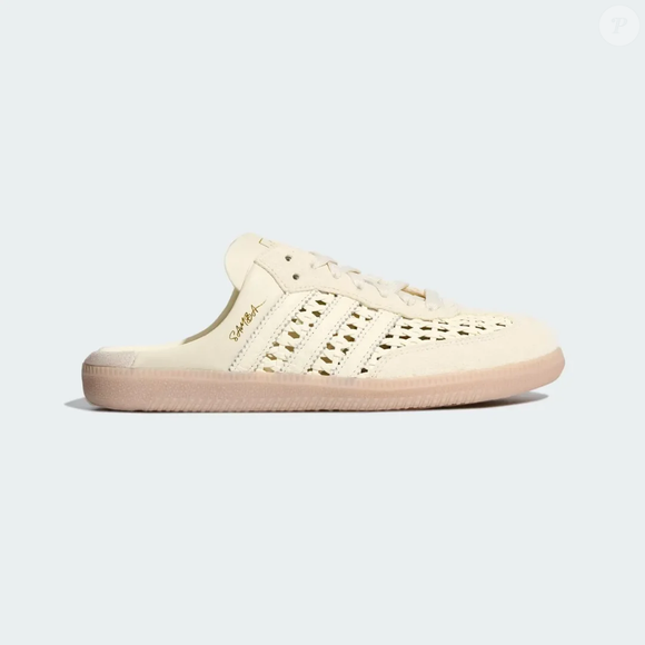 Samba Mule Woven Crew 'White' é a releitura da clássica Samba da Adidas em versão mule, com design sem calcanhar que deixa o calce mais prático e contemporâneo