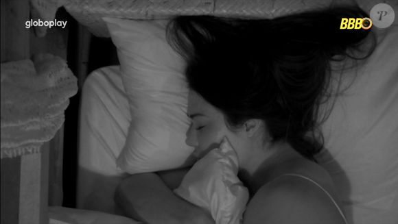 Gracyanne Barbosa, barrada de show do Rodriguinho no 'BBB 25', foi dormir cedo e web reagiu: 'Sortuda'
