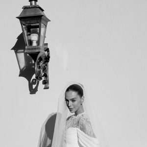 Giovanna Lancellotti posou para fotos oficiais antes da celebração