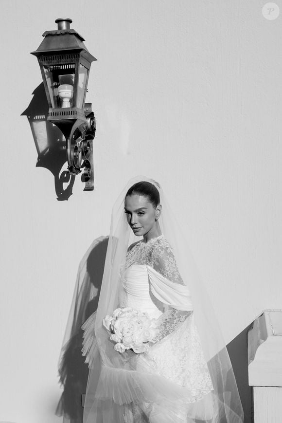 Giovanna Lancellotti posou para fotos oficiais antes da celebração