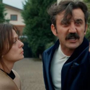 Reha ordena um ato de vandalismo contra a loja onde Karsu trabalha.