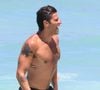 Galã de 'Quem Ama Cuida', Chay Suede mostrou o shape em foto pós-treino. Conheça a rotina fitness do ator aos 33 anos