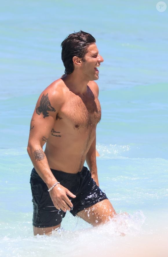 Galã de 'Quem Ama Cuida', Chay Suede mostrou o shape em foto pós-treino. Conheça a rotina fitness do ator aos 33 anos