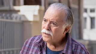 A psicologia afirma: a sensação de que o tempo passa mais rápido com a idade está relacionada ao fato de que a monotonia da rotina altera a percepção subjetiva por meio de mecanismos ligados à atenção e à memória